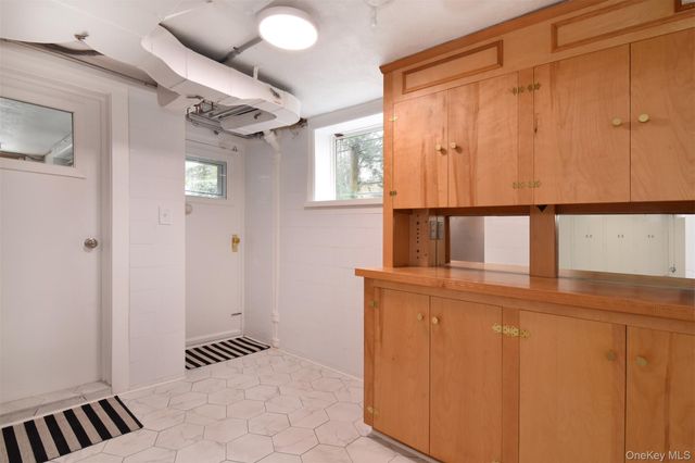 66 AKA 68 Wildway, Bronxville, NY 10708