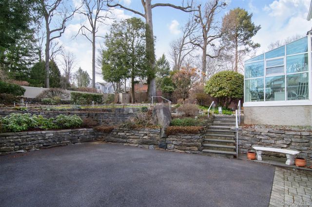 66 AKA 68 Wildway, Bronxville, NY 10708