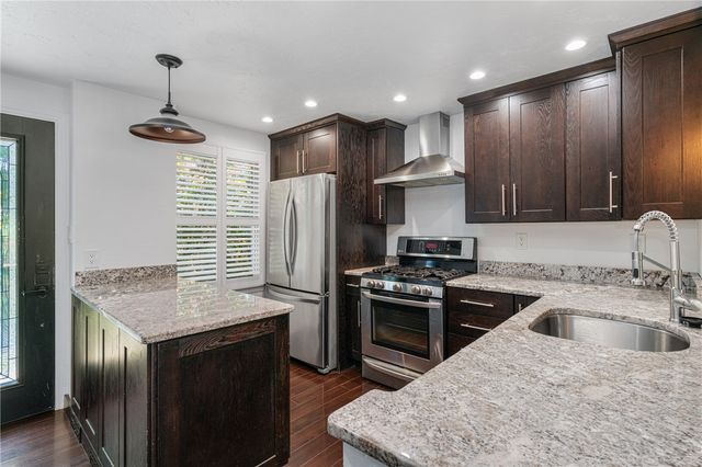 1120 Highland Ave, Pitcairn, PA 15140