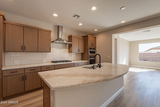 375 E BRACCIANO Avenue, San Tan Valley, AZ 85140