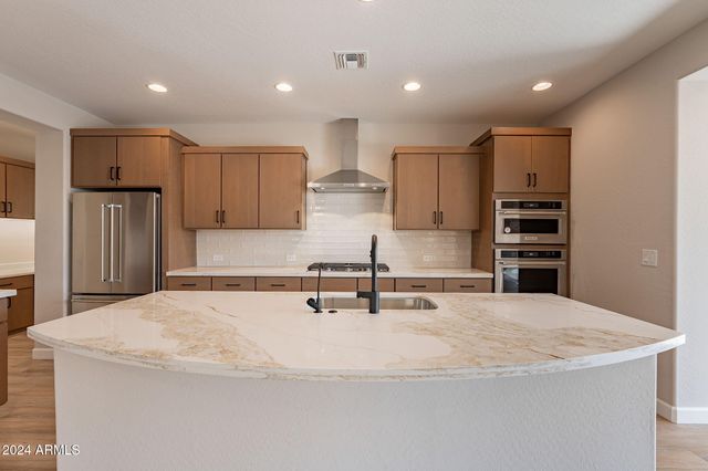 375 E BRACCIANO Avenue, San Tan Valley, AZ 85140