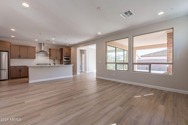375 E BRACCIANO Avenue, San Tan Valley, AZ 85140