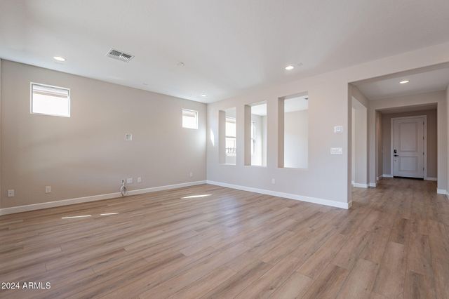 375 E BRACCIANO Avenue, San Tan Valley, AZ 85140