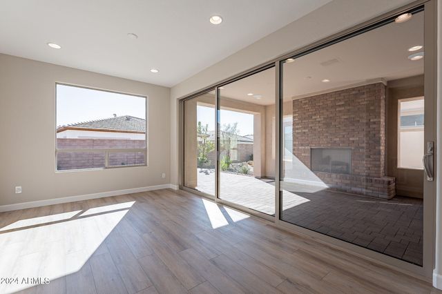 375 E BRACCIANO Avenue, San Tan Valley, AZ 85140