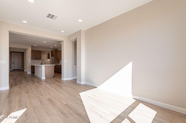 375 E BRACCIANO Avenue, San Tan Valley, AZ 85140