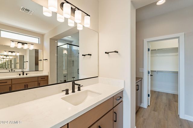 375 E BRACCIANO Avenue, San Tan Valley, AZ 85140