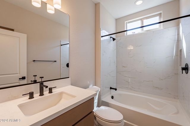 375 E BRACCIANO Avenue, San Tan Valley, AZ 85140