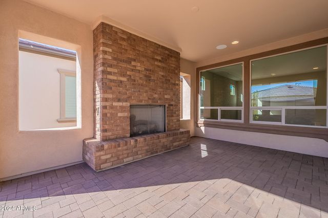 375 E BRACCIANO Avenue, San Tan Valley, AZ 85140