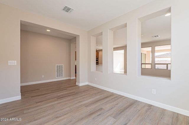 375 E BRACCIANO Avenue, San Tan Valley, AZ 85140