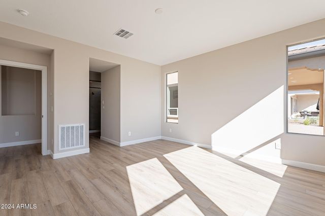 375 E BRACCIANO Avenue, San Tan Valley, AZ 85140