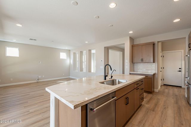 375 E BRACCIANO Avenue, San Tan Valley, AZ 85140