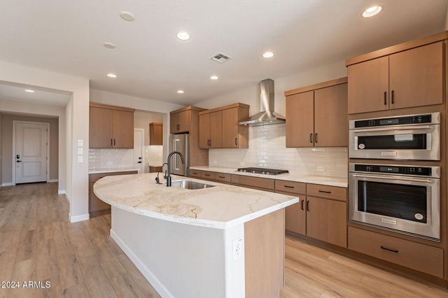 375 E BRACCIANO Avenue, San Tan Valley, AZ 85140