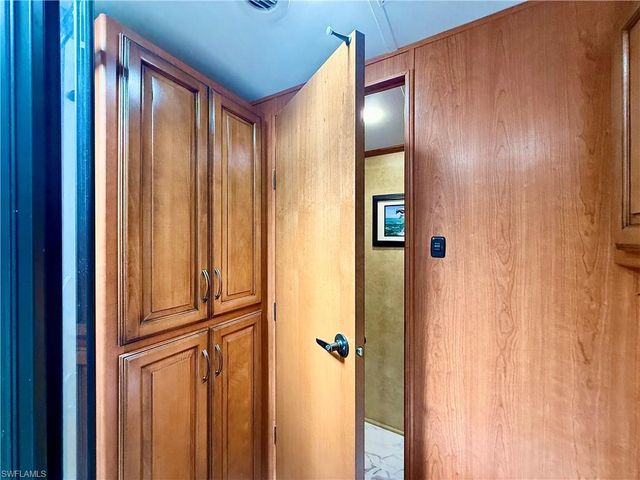 343 Bobcat RUN, Naples, FL 34114