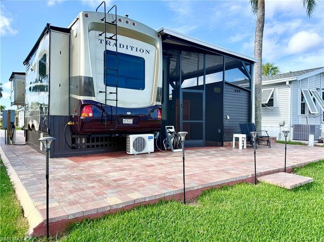 343 Bobcat RUN, Naples, FL 34114
