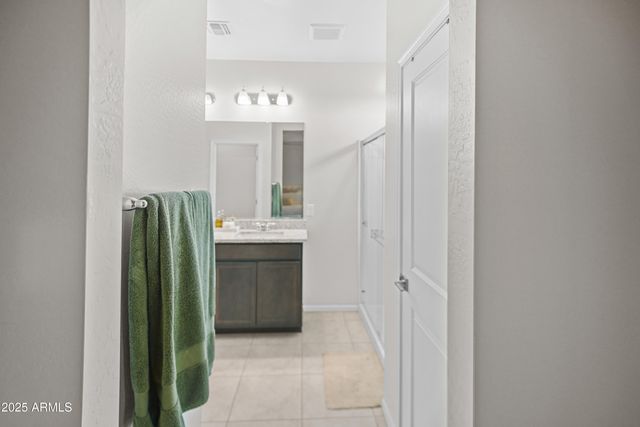 2487 E BOULDER Avenue, Apache Junction, AZ 85119