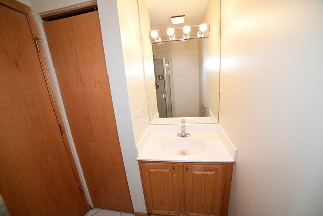 5805 W Eddy Street 1D, Chicago, IL 60634