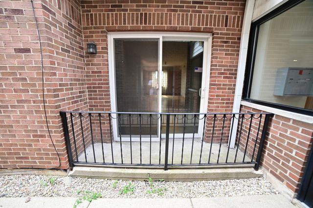5805 W Eddy Street 1D, Chicago, IL 60634