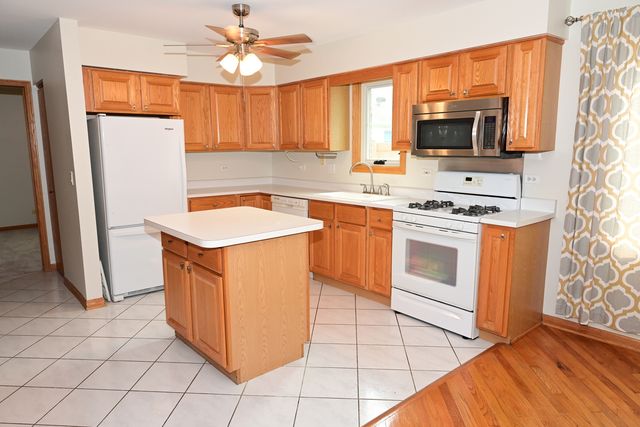 5805 W Eddy Street 1D, Chicago, IL 60634