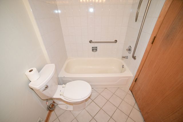 5805 W Eddy Street 1D, Chicago, IL 60634