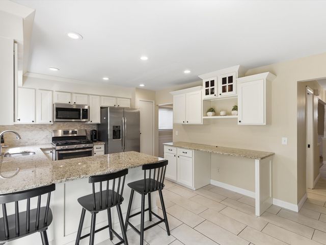 2148 Pandora Drive, Sterling Heights, MI 48310