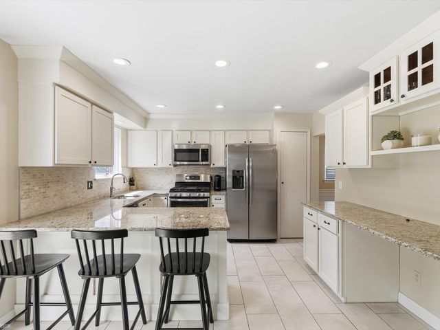 2148 Pandora Drive, Sterling Heights, MI 48310