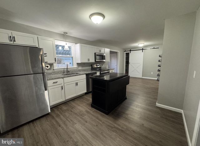 156 N FUNK ST, Strasburg, VA 22657