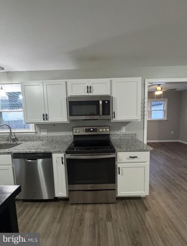 156 N FUNK ST, Strasburg, VA 22657