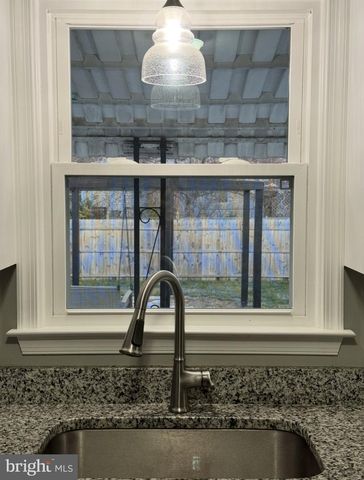 156 N FUNK ST, Strasburg, VA 22657