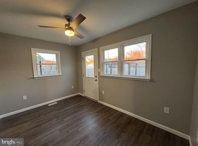 156 N FUNK ST, Strasburg, VA 22657