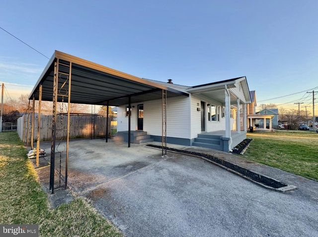 156 N FUNK ST, Strasburg, VA 22657