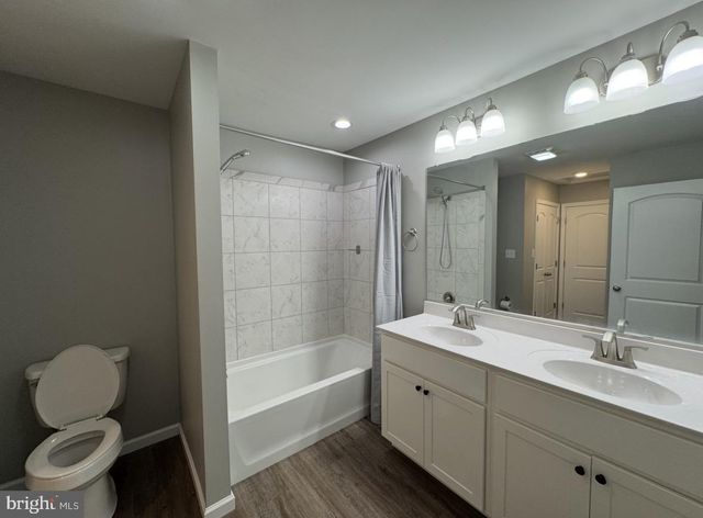 156 N FUNK ST, Strasburg, VA 22657