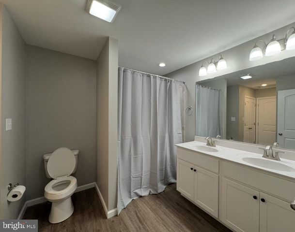 156 N FUNK ST, Strasburg, VA 22657