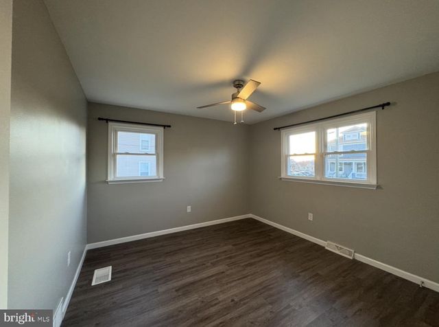 156 N FUNK ST, Strasburg, VA 22657