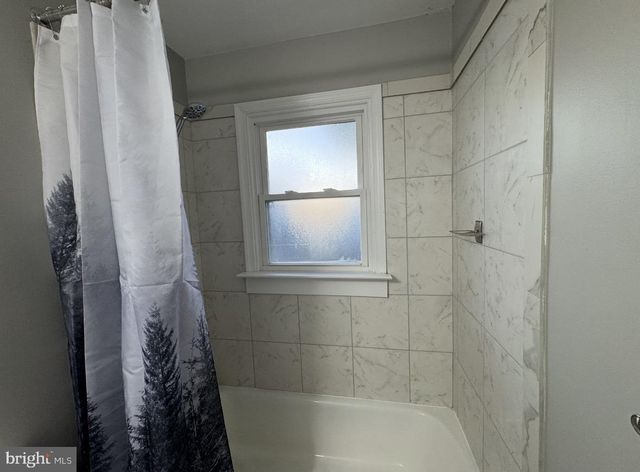 156 N FUNK ST, Strasburg, VA 22657