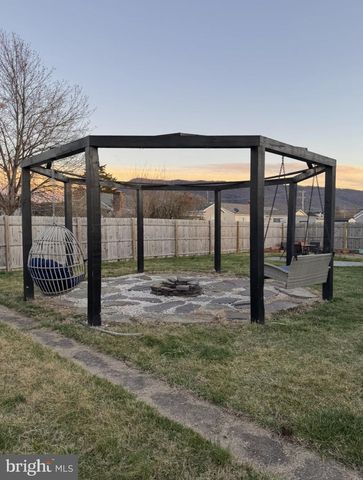 156 N FUNK ST, Strasburg, VA 22657