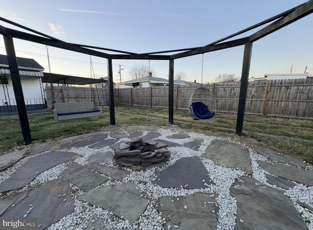 156 N FUNK ST, Strasburg, VA 22657