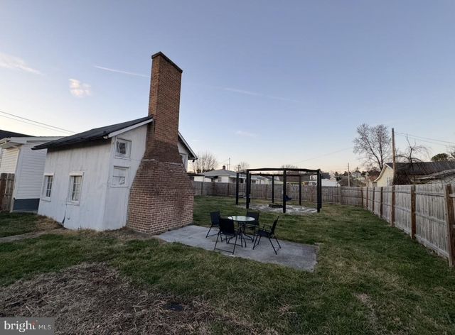 156 N FUNK ST, Strasburg, VA 22657