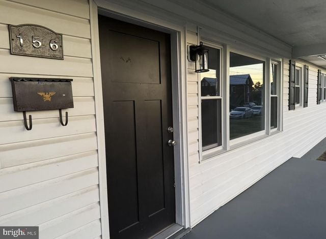156 N FUNK ST, Strasburg, VA 22657