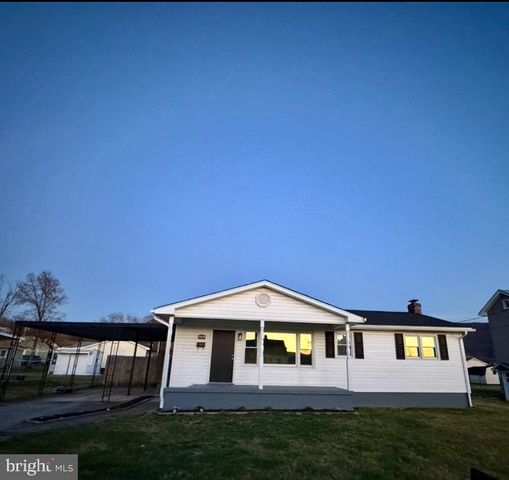 156 N FUNK ST, Strasburg, VA 22657