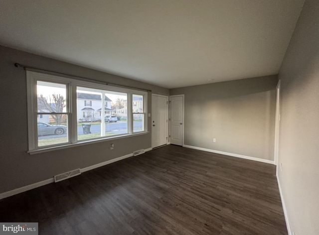 156 N FUNK ST, Strasburg, VA 22657