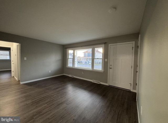 156 N FUNK ST, Strasburg, VA 22657