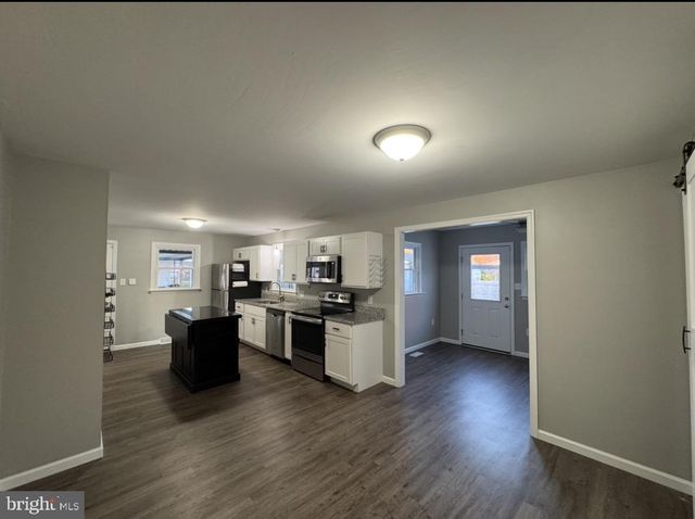 156 N FUNK ST, Strasburg, VA 22657