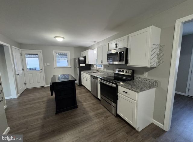 156 N FUNK ST, Strasburg, VA 22657