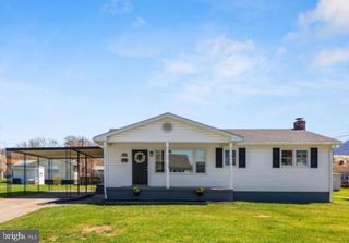 156 N FUNK ST, Strasburg, VA 22657