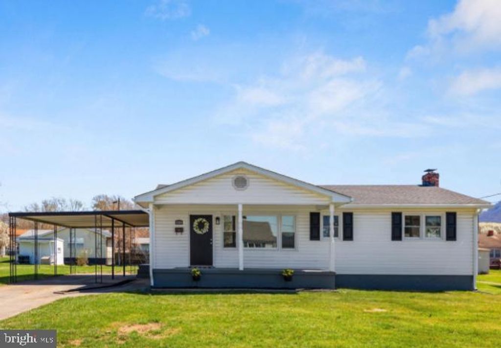 156 N FUNK ST, Strasburg, VA 22657