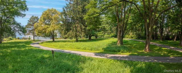 34 Meeting House Road, Pawling, NY 12564