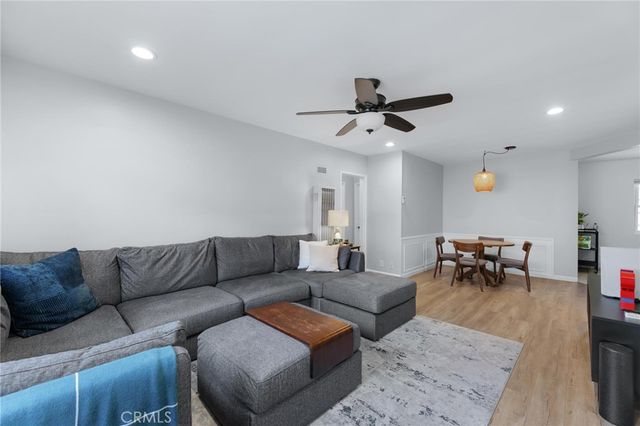 240 Hampton Drive, Venice, CA 90291