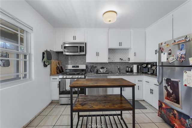 240 Hampton Drive, Venice, CA 90291