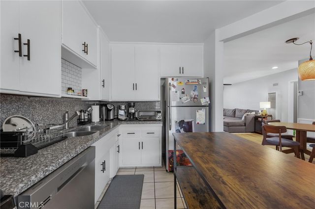 240 Hampton Drive, Venice, CA 90291