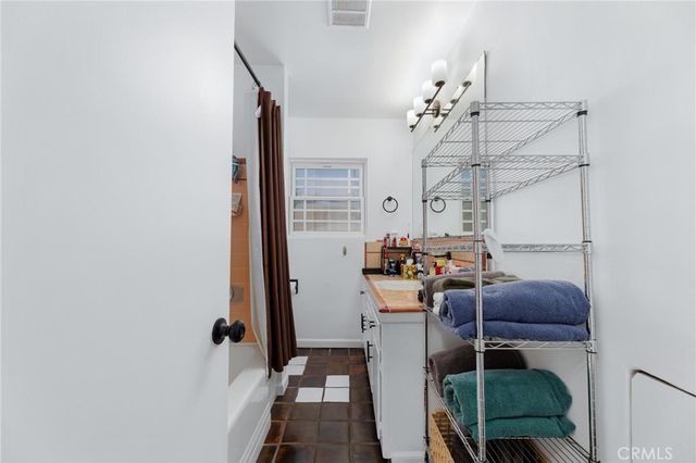 240 Hampton Drive, Venice, CA 90291